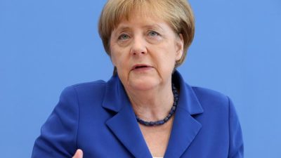 Merkel fordert von Türkischstämmigen Loyalität
