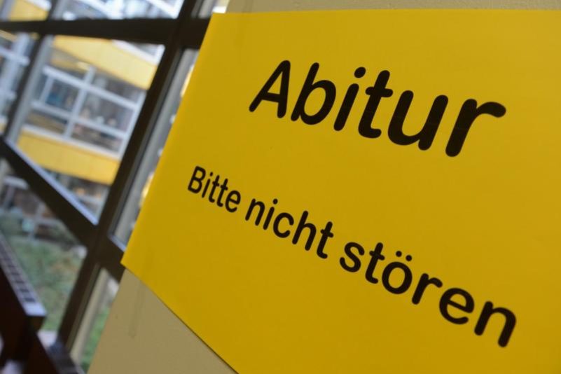 GEW: Notfalls wegen Corona-Pandemie auf Abiturprüfungen verzichten – Lehrerverband lehnt dies ab