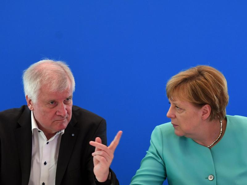 Analyse: Merkels Kanzlerkandidatur von Seehofers Gnaden?