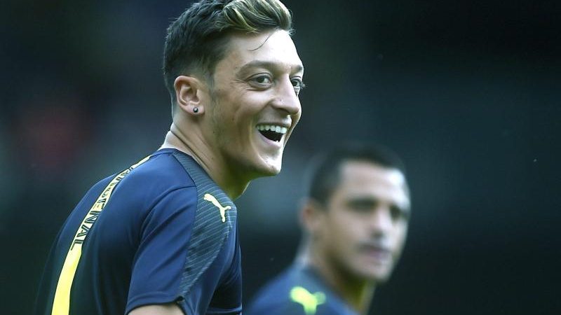 Özil brilliert bei Arsenal – Dreikampf an der Spitze