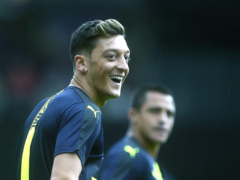 Özil brilliert bei Arsenal – Dreikampf an der Spitze