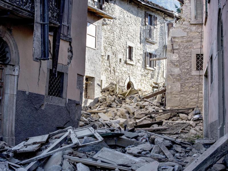 Erneut Streit um Trauerfeier für Erdbebnopfer in Italien