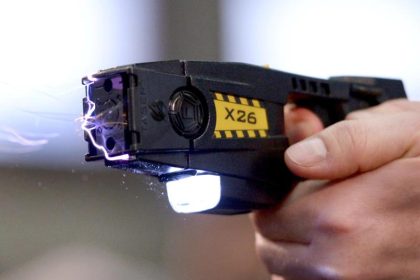 Polizei soll umstrittene Elektroschock-Pistolen bekommen
