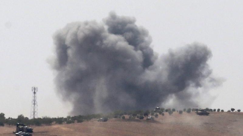 Nach „Bombenunfall“: Syrien wirft USA geheime Absprache mit ISIL vor – Strategisch wichtiger Berg freigebombt