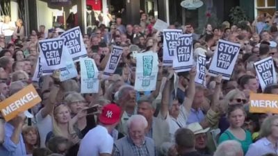 VIDEO: „Merkel muss weg“-Rufer stören Auftritt der Kanzlerin in Celle