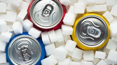 Foodwatch: Verbraucher nehmen mehr Zucker über Softdrinks zu sich als über Süßigkeiten