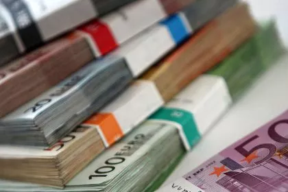 Auf A3: Fahnder finden eine Million Euro Bargeld in Mülltüten eines Syrers