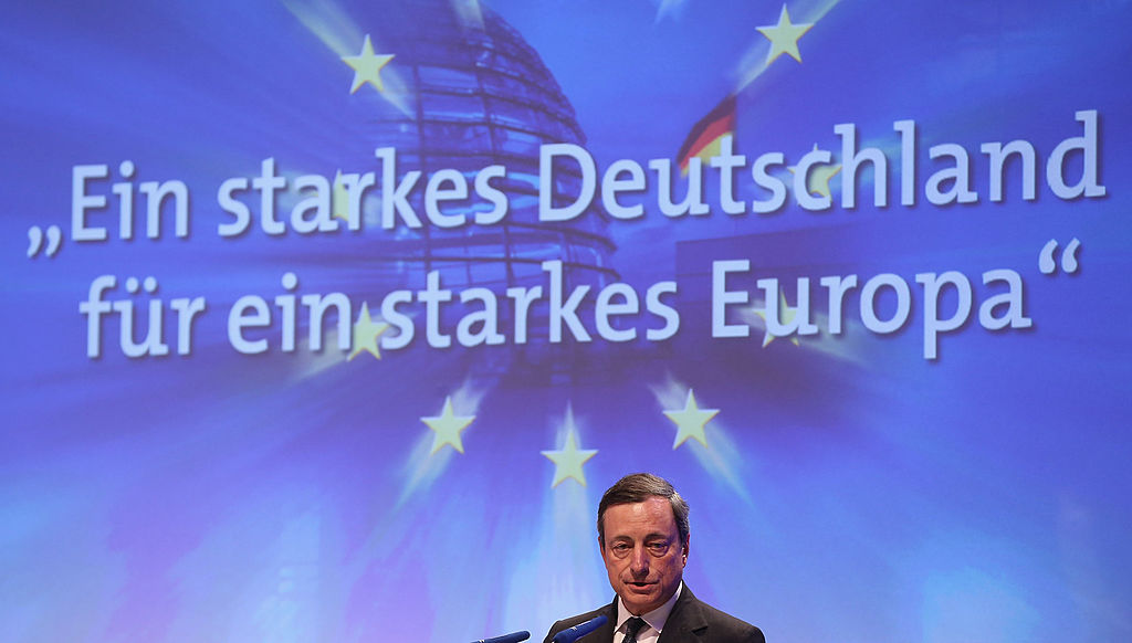 EZB-Chef Draghi verteidigt Nullzinspolitik – Chefökonom der Deutschen Bank übt heftige Kritik