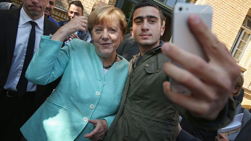 Asylbewerber lösen mit Geschenk für Merkel Polizei-Einsatz aus