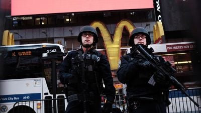 Time Square gesperrt wegen verdächtigem Paket – Polizei vor Ort