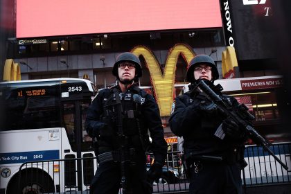 Time Square gesperrt wegen verdächtigem Paket – Polizei vor Ort