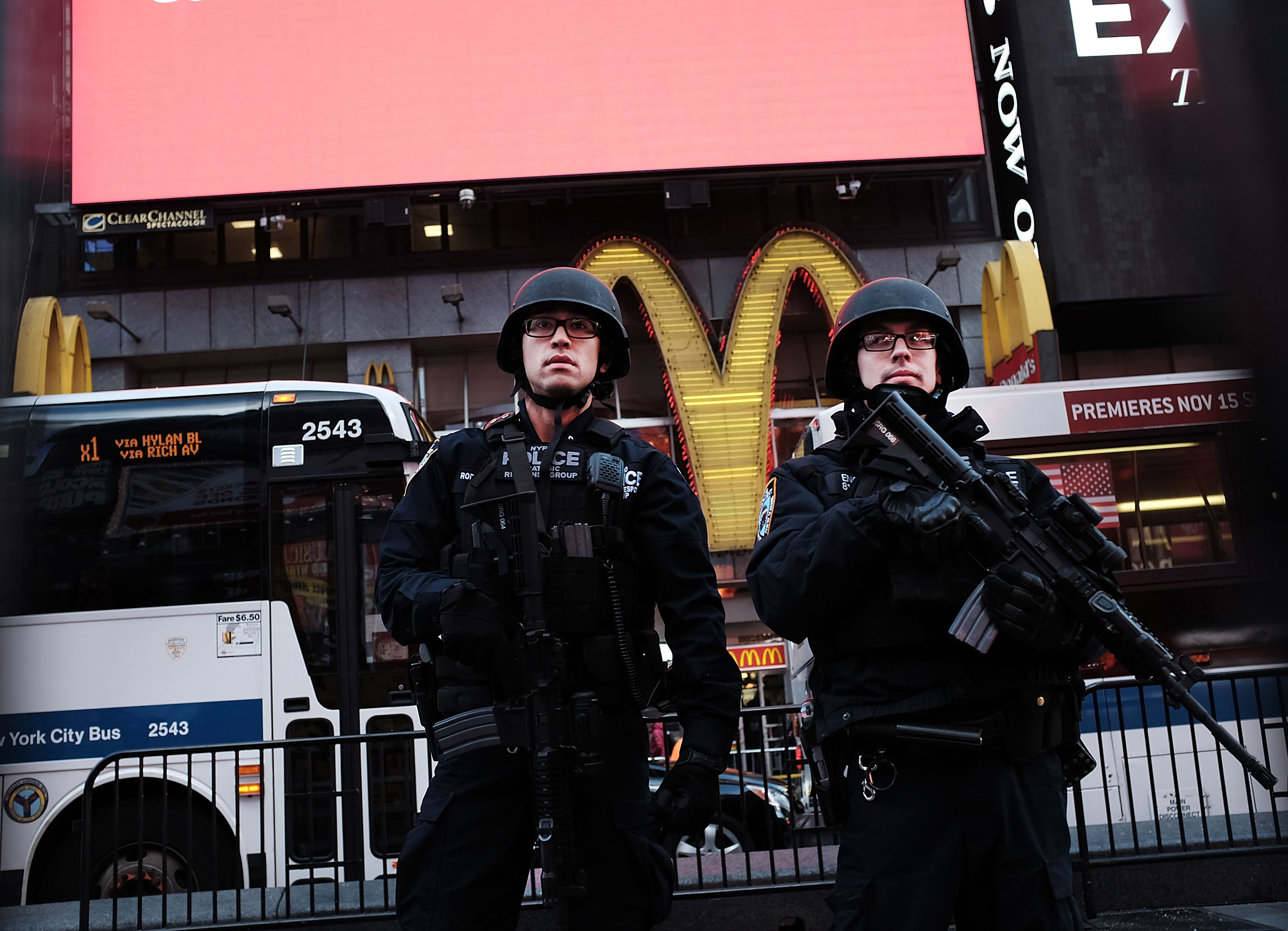Time Square gesperrt wegen verdächtigem Paket – Polizei vor Ort