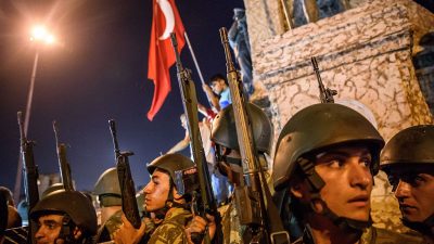 „Mitglieder in einer bewaffneten Organisation“: Erstmals Soldaten in Istanbul wegen Putschversuchs angeklagt