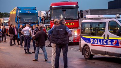 Calais: Migranten-Krieg gegen Autofahrer – jede Nacht gefährliche Crashs am Eurotunnel