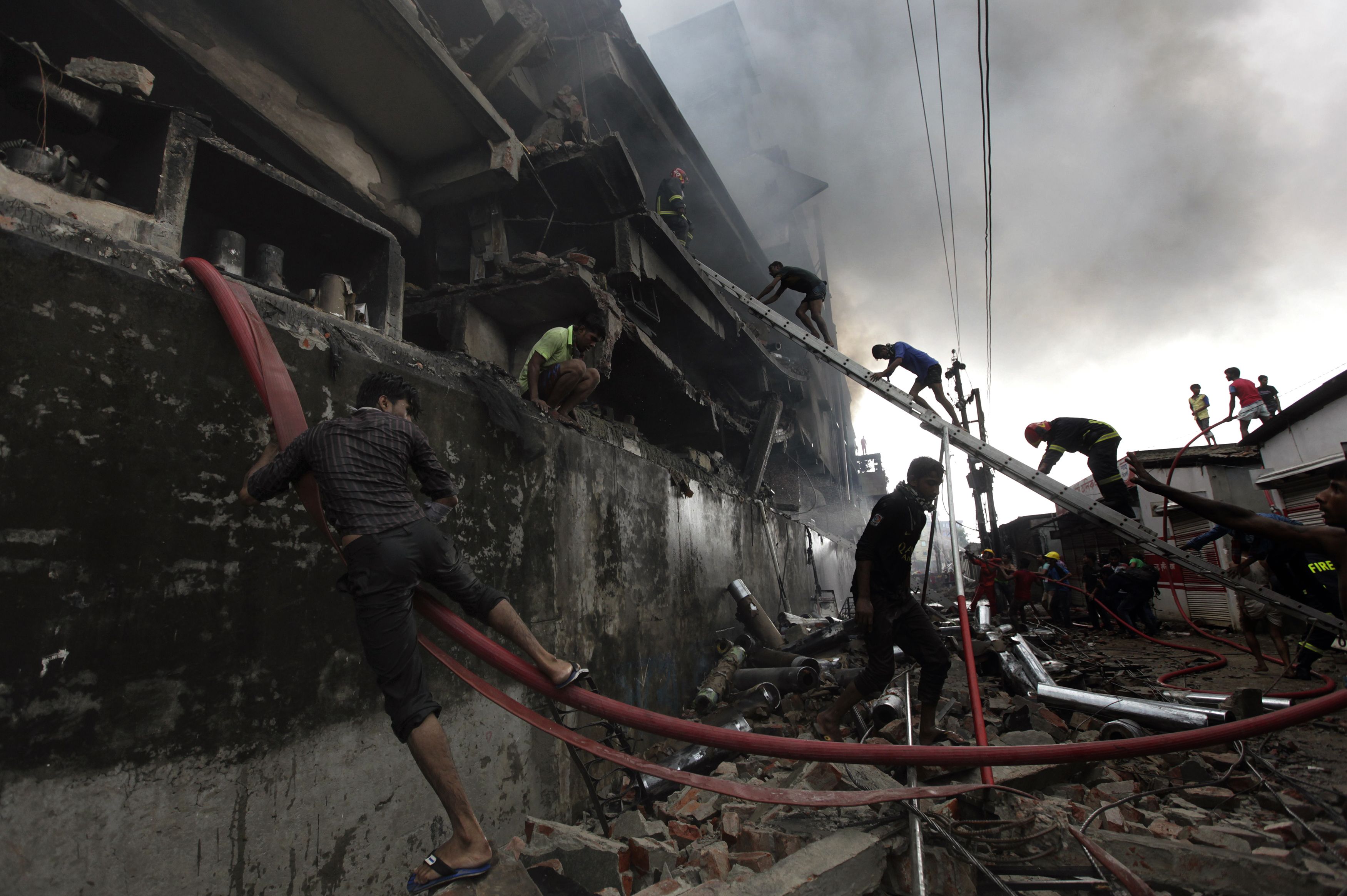 Explosion in Verpackungsfabrik in Bangladesch – Feuer und Tote