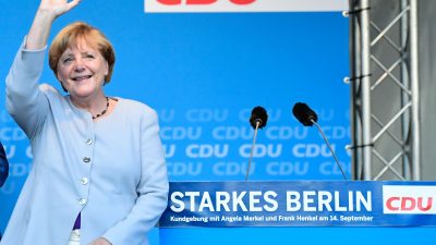 Merkel live am Kranoldplatz zwischen Applaus und Buhs: „Berlin braucht politische Lösungen, die Gesellschaft zusammenhalten“