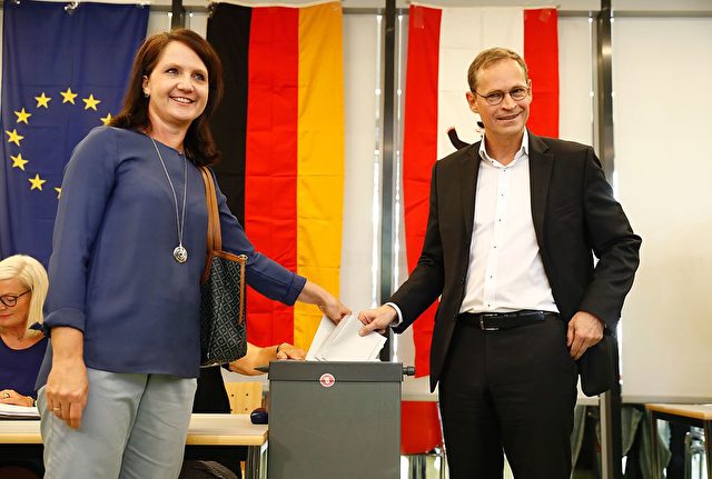 Berlin's mayor Michael Mueller, top candidate of the social democratic SPD party, and his wife Claudia cast their ballots at a polling station in Berlin during a regional election on September 18, 2016 in Berlin. Some 2.5 million eligible voters in Berlin will choose both a new city-state parliament and 12 local district assemblies. / AFP / Odd ANDERSEN (Photo credit should read ODD ANDERSEN/AFP/Getty Images)