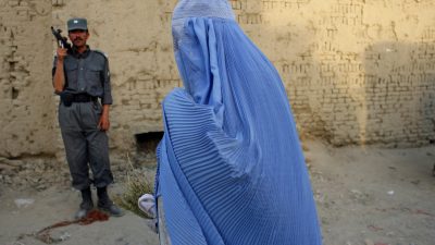 Plötzlich Burkaverbot in IS-Hochburg: Verschleierung ist „Sicherheitsrisiko“