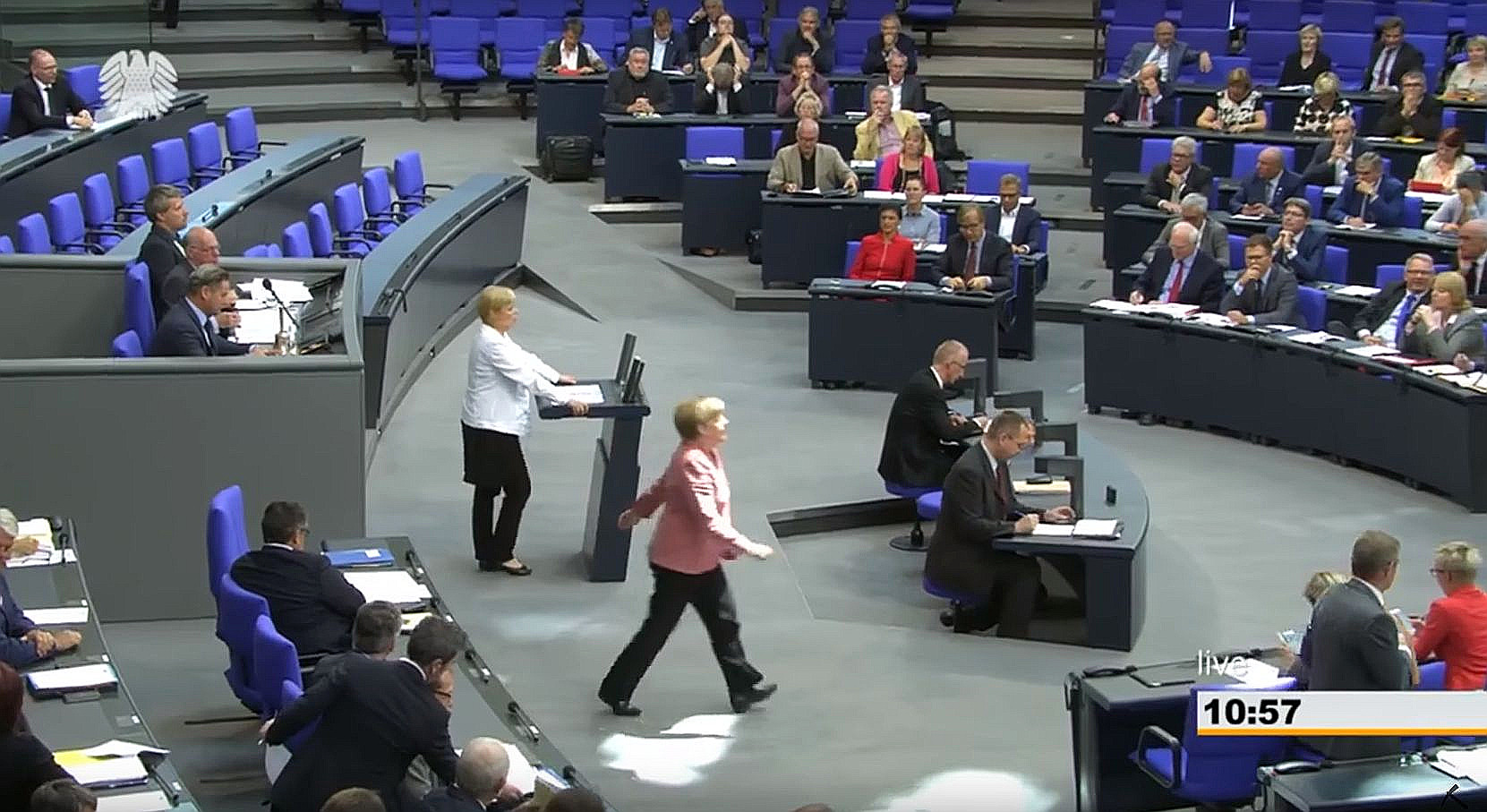 Bundestagspräsident mahnt Merkel vor versammeltem Plenum ab – „Einen Augenblick, Frau Kollegin“