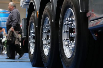 CO2-Grenzwerte für Lkw gefordert – Schwere Nutzfahrzeuge müssen sparsamer werden
