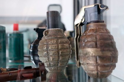 Waffenarsenal mit Handgranaten in Wohnung eines Münchners gefunden