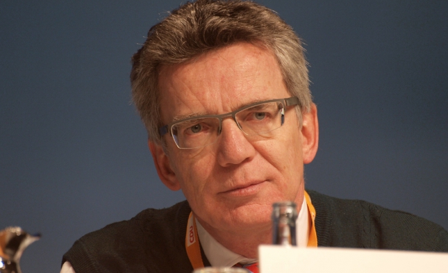 NRW-Innenminister kritisiert Abschiebeforderungen de Maizières