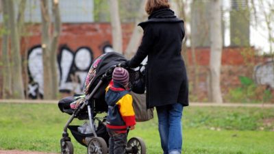 „Zukunftsreport Familie 2030“: Aktive Familienpolitik steigert Müttererwerbstätigkeit