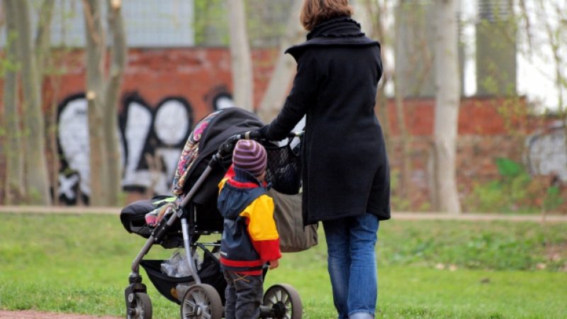 „Zukunftsreport Familie 2030“: Aktive Familienpolitik steigert Müttererwerbstätigkeit