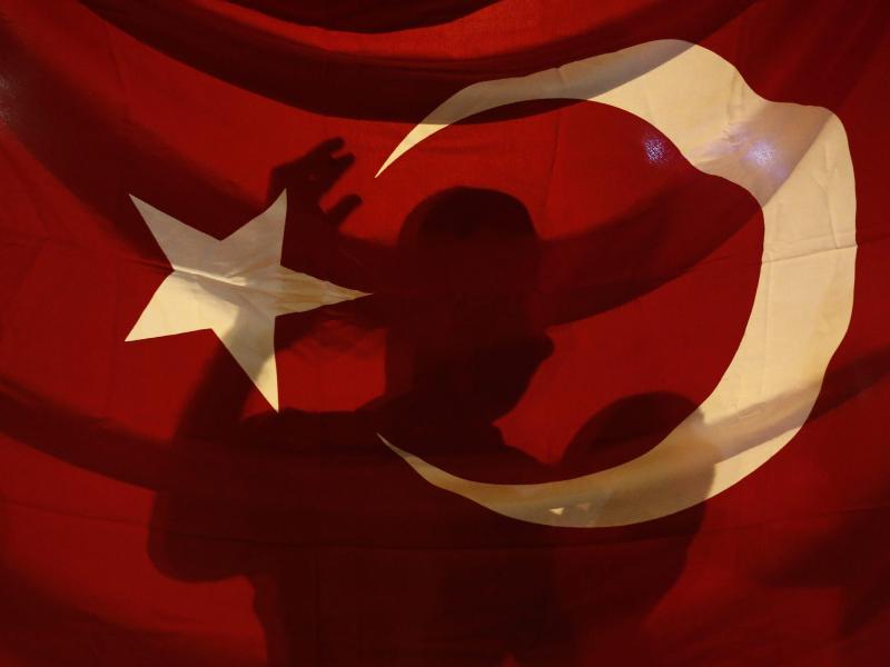 Türkisches Parlament erlaubt weitere Einsätze in Syrien und im Irak
