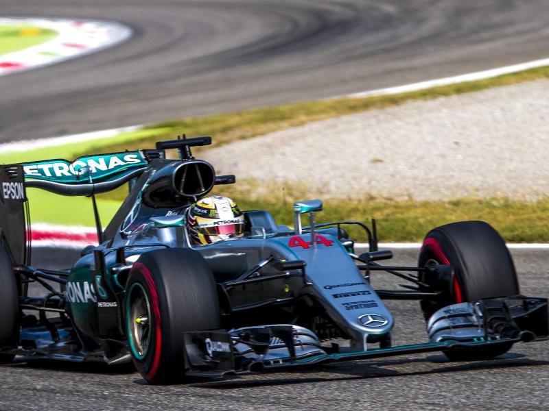 Hamilton fährt Bestzeit vor Quali vor Rosberg und Vettel