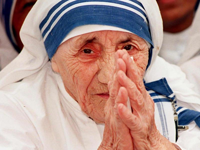 Papst spricht Mutter Teresa heilig im „Jahr der Barmherzigkeit