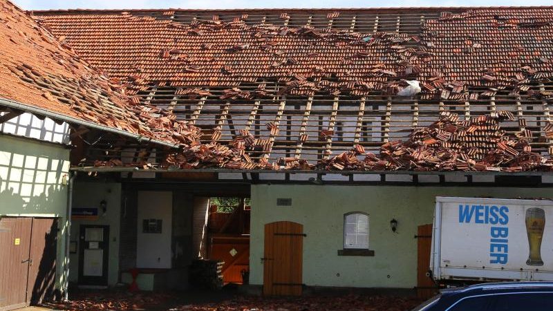 Tornado deckt Dächer im Landkreis Göttingen ab