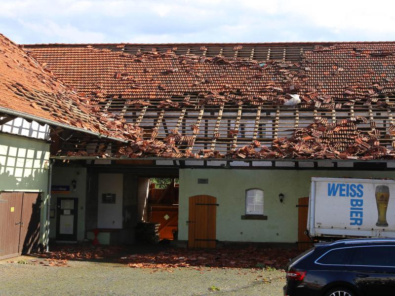 Tornado deckt Dächer im Landkreis Göttingen ab