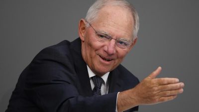 Schäuble kündigt schon für 2017 leichte Steuersenkungen an