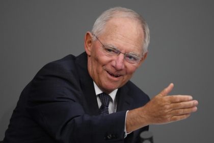 Schäuble kündigt schon für 2017 leichte Steuersenkungen an