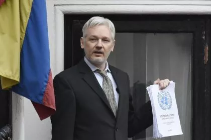 Assange bereitet nächsten Schlag gegen Hillary Clinton vor: Nächste Woche Wikileaks-Veröffentlichung