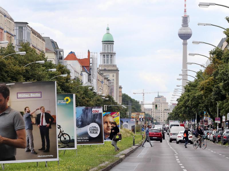 Endspurt im Berliner Landeswahlkampf – Merkels Wahlkampfhöhepunkt von massiven Protesten begleitet