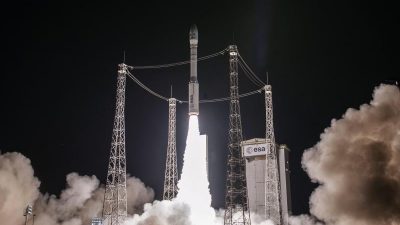 Vega-Rakete bringt fünf Erdbeobachtungs-Satelliten ins All