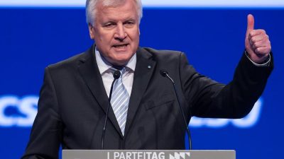 Obergrenze gefordert: Seehofer bleibt in Streit mit Merkel auf Konfrontationskurs