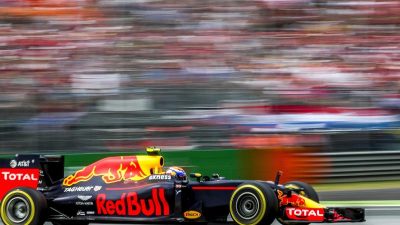 Verstappen mit erster Bestzeit – Rosberg kracht in Mauer