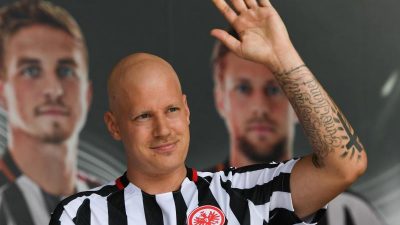 Russ verlängert Vertrag bei der Eintracht bis 2019