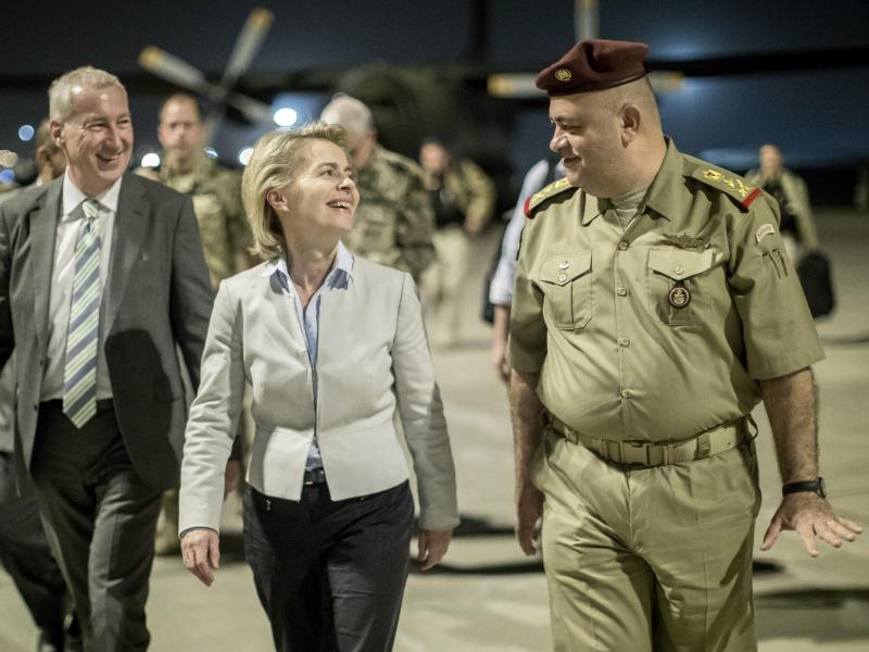 Deutsche Kriegseinsätze im Irak gehen weiter: Von der Leyen zu politischen Gesprächen in Bagdad