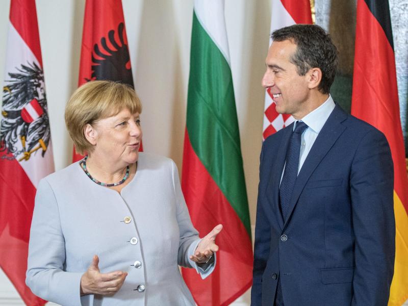 Merkel in Wien: Deutschland wird aus Griechenland und Italien mehrere hundert Migranten pro Monat aufnehmen
