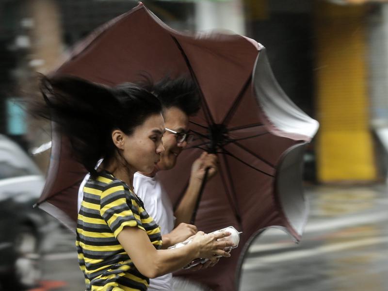 Taifun „Megi“ trifft auf Taiwan + VIDEO