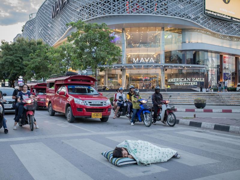 Der schlafende Student und das Knöllchen in Thailand
