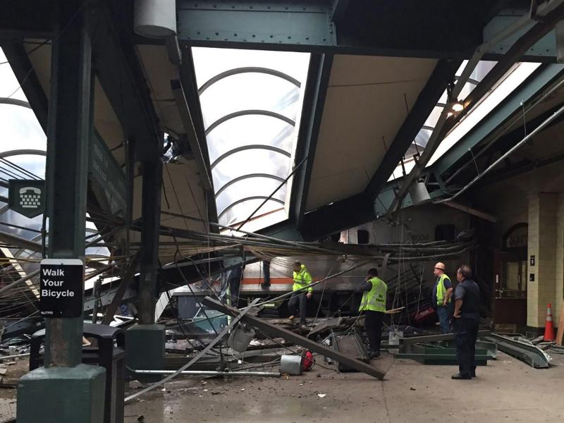 Zugunglück nahe New York: Drei Tote und Dutzende Verletzte