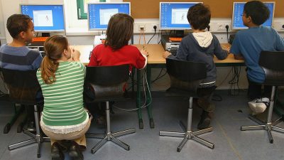 Bundesregierung will Computer und WLAN für alle Schulen