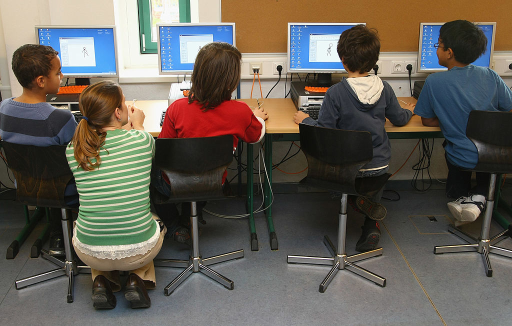 Bundesregierung will Computer und WLAN für alle Schulen