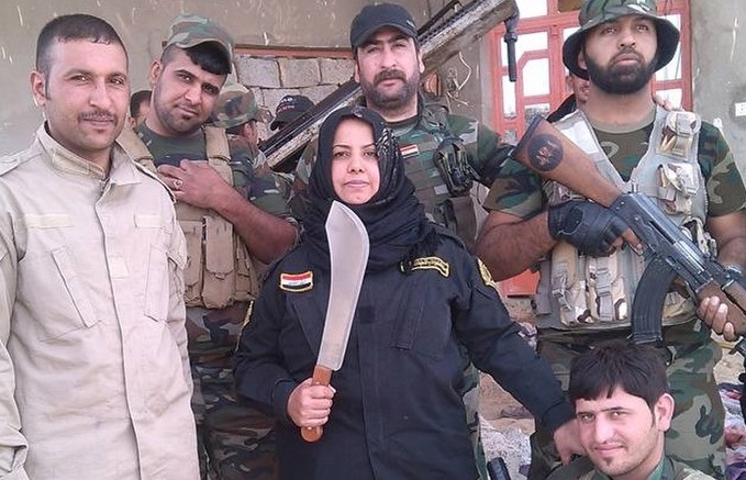 „Ich habe IS-Kämpfern die Köpfe abgehackt“: „Miliz-Oma“ führt 70-Mann-Truppe im Irak an