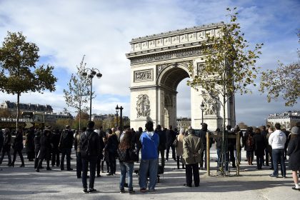 Nach Angriffen auf Kollegen: Französische Polizisten protestieren auf Pariser Champs-Elysées